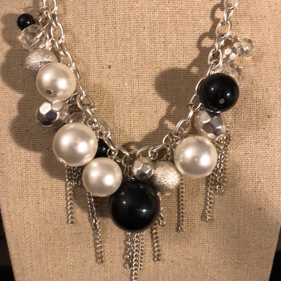 Black, Pearland and clear ball necklace - Picture 2 of 5